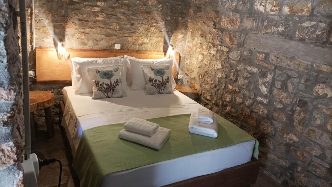 Ferienwohnung Αυθεντικό Πετρινο Στην Ναύπακτο Nafpaktos Exterior foto